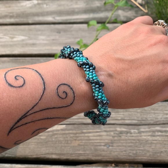 Aqua twist crocheted bracelet - Picture 4 of 4